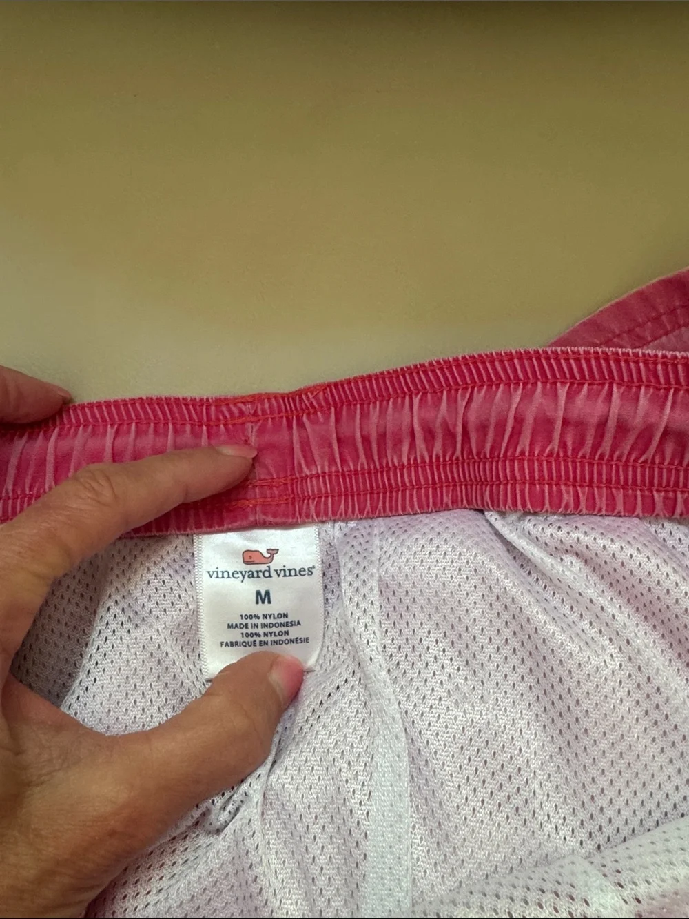 Men’s pink vineyard vines swim trunks Sz med